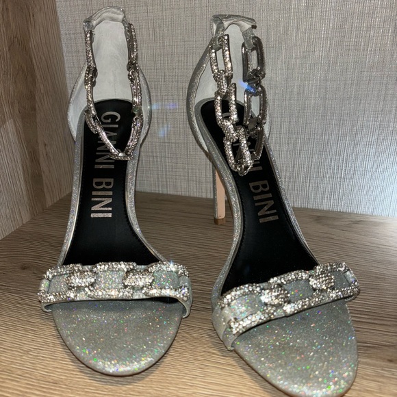 Gianni Bini the Vivvia Court Rhinestone Chain Detail Dress Grey Sandals Size 9.5 - Picture 3 of 15